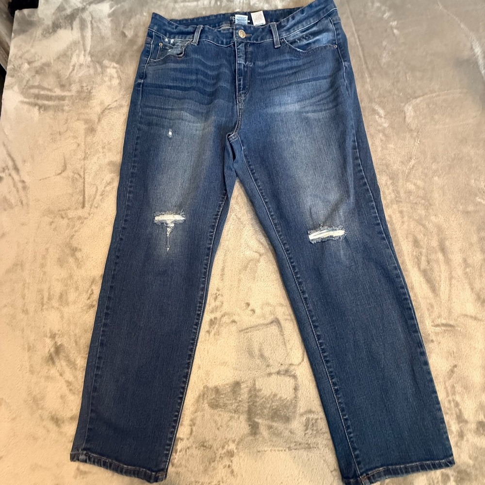 Time and Tru Straight Leg Distressed Jeans Women's Size 18 Medium Wash Stretch‎